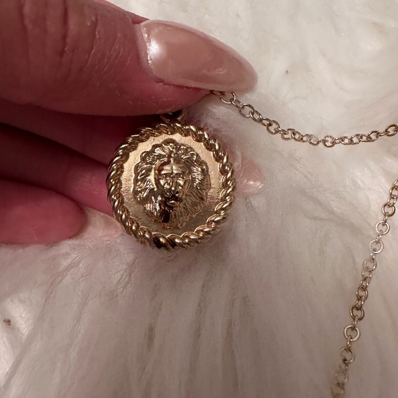 PrettyLittleThing Layered Lion Necklace - Picture 6 of 9